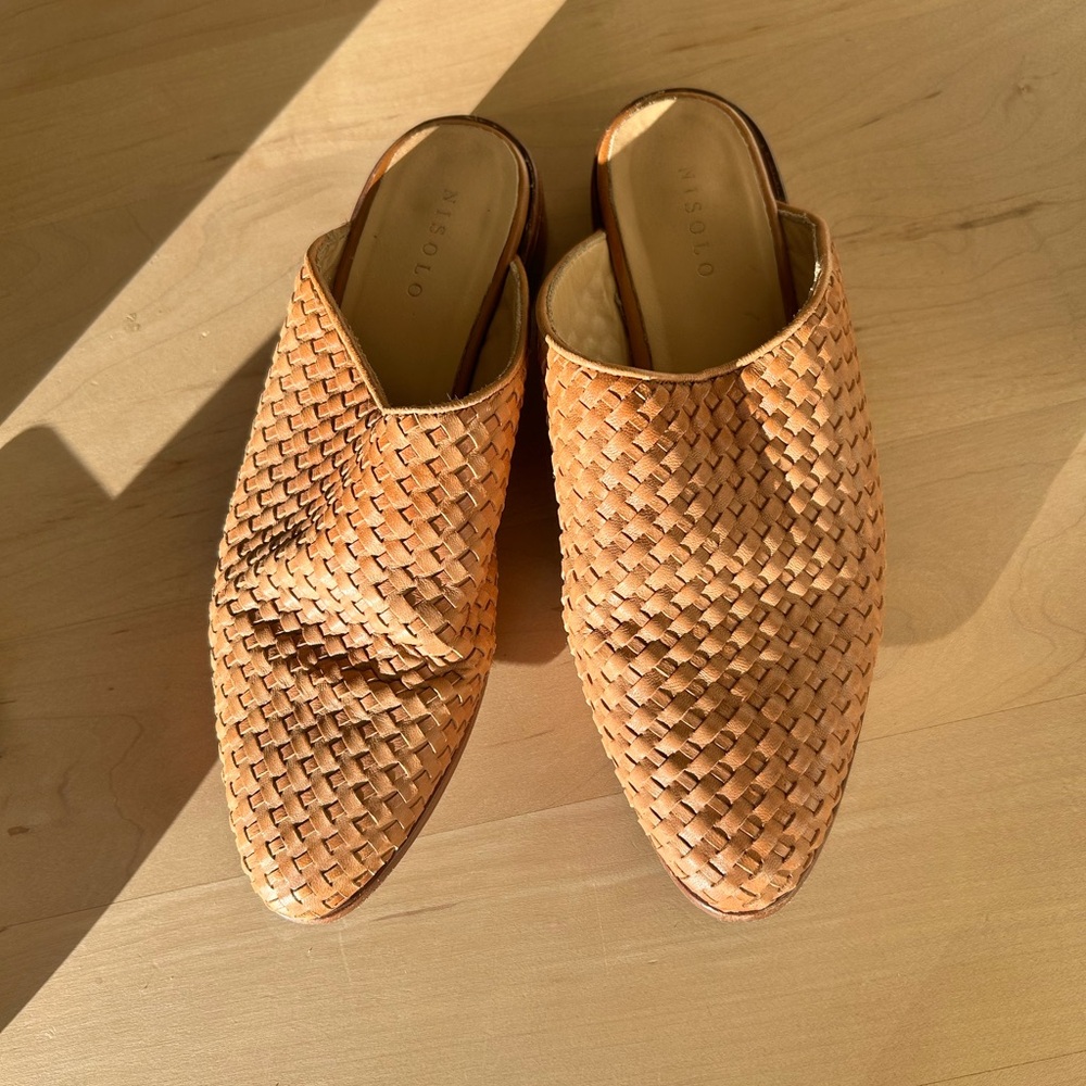 Nisolo ama woven mule